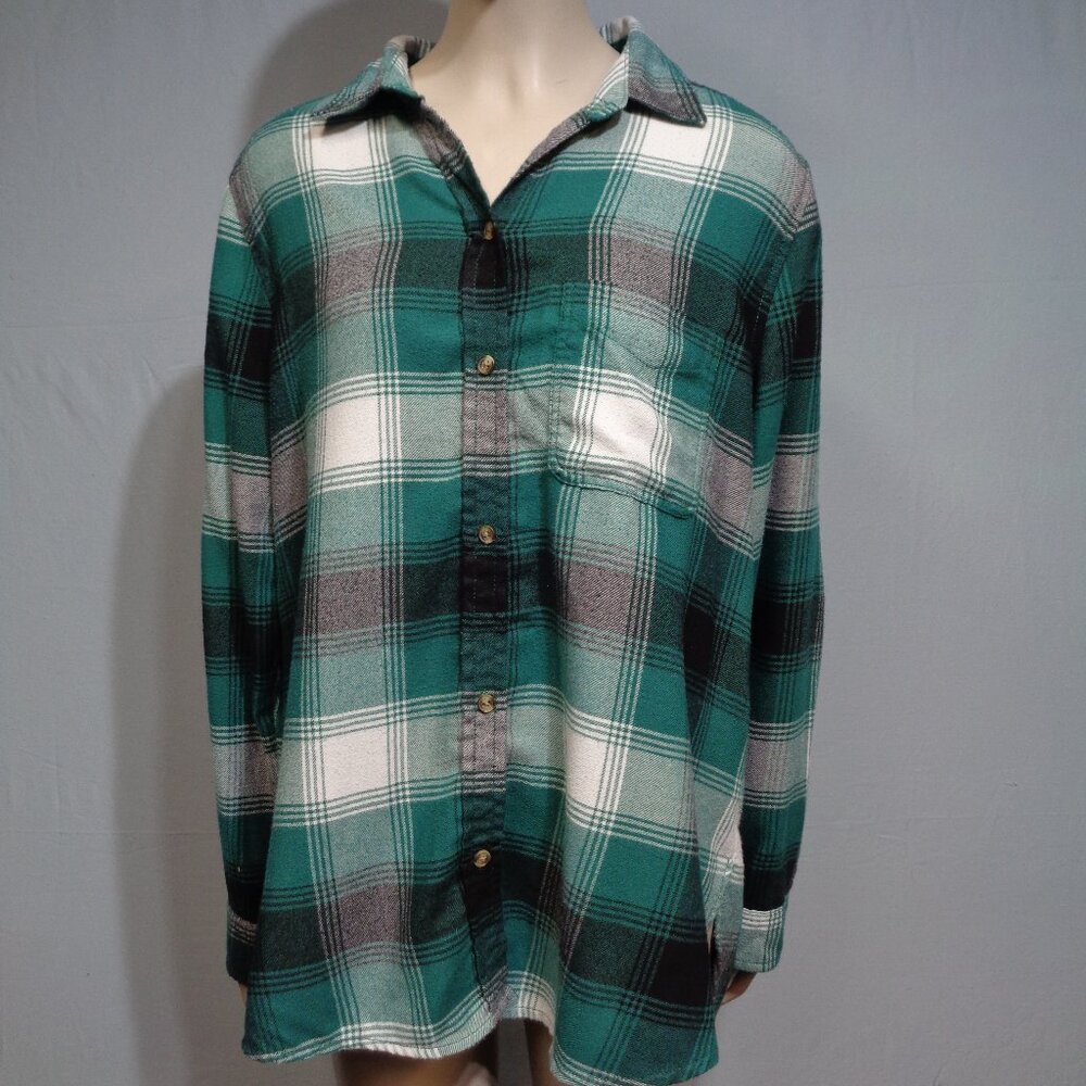 American Eagle  green and black super soft flannel in size L in boyfriend fit.